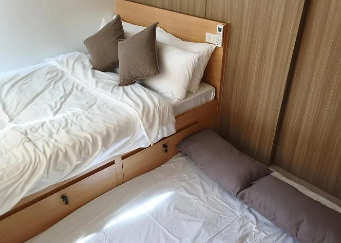 Near Moa & Naia - For 6, Wi-fi, Ps4, Netflix Manille