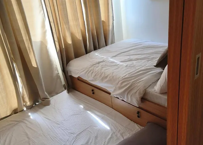 Near Moa & Naia - For 6, Wi-fi, Ps4, Netflix Manille